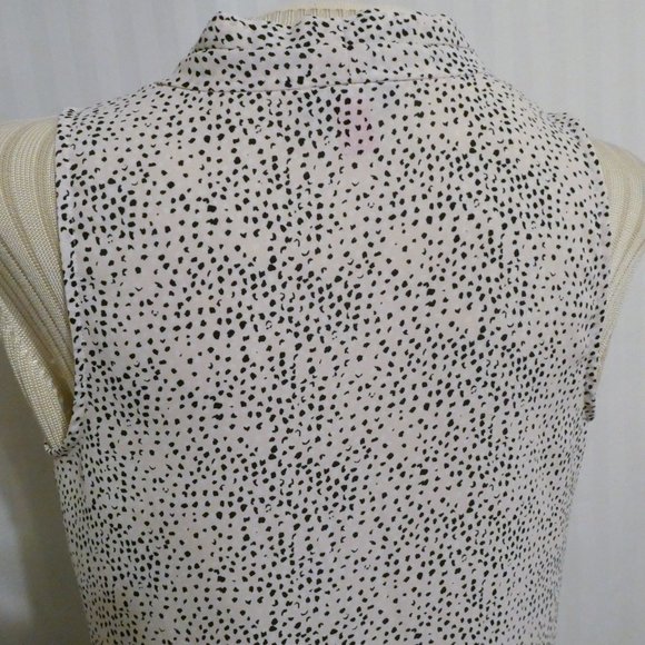 Vince Camuto Sleeveless Pullover Top - Picture 10 of 14